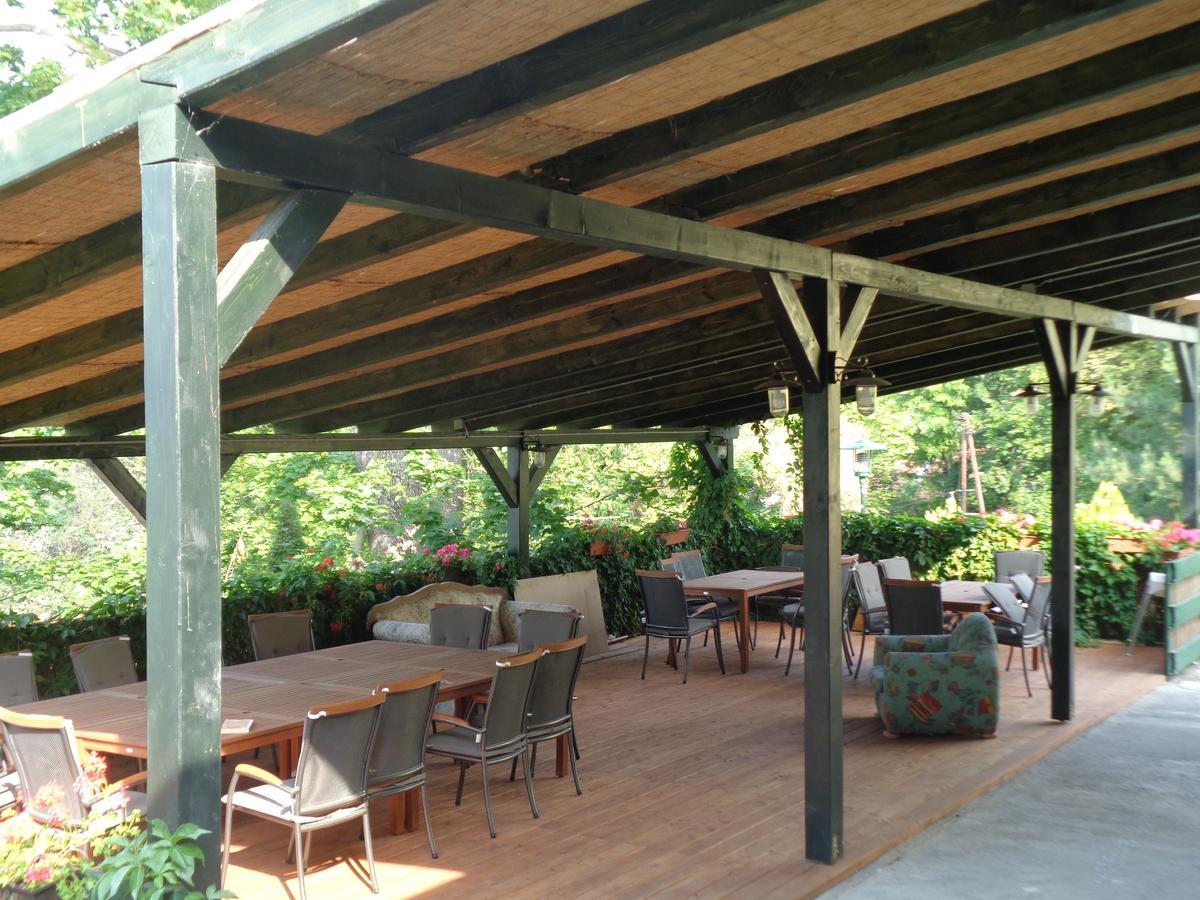 Arnyas Park Apartmanhaz Bed & Breakfast Balatonalmadi Exterior photo