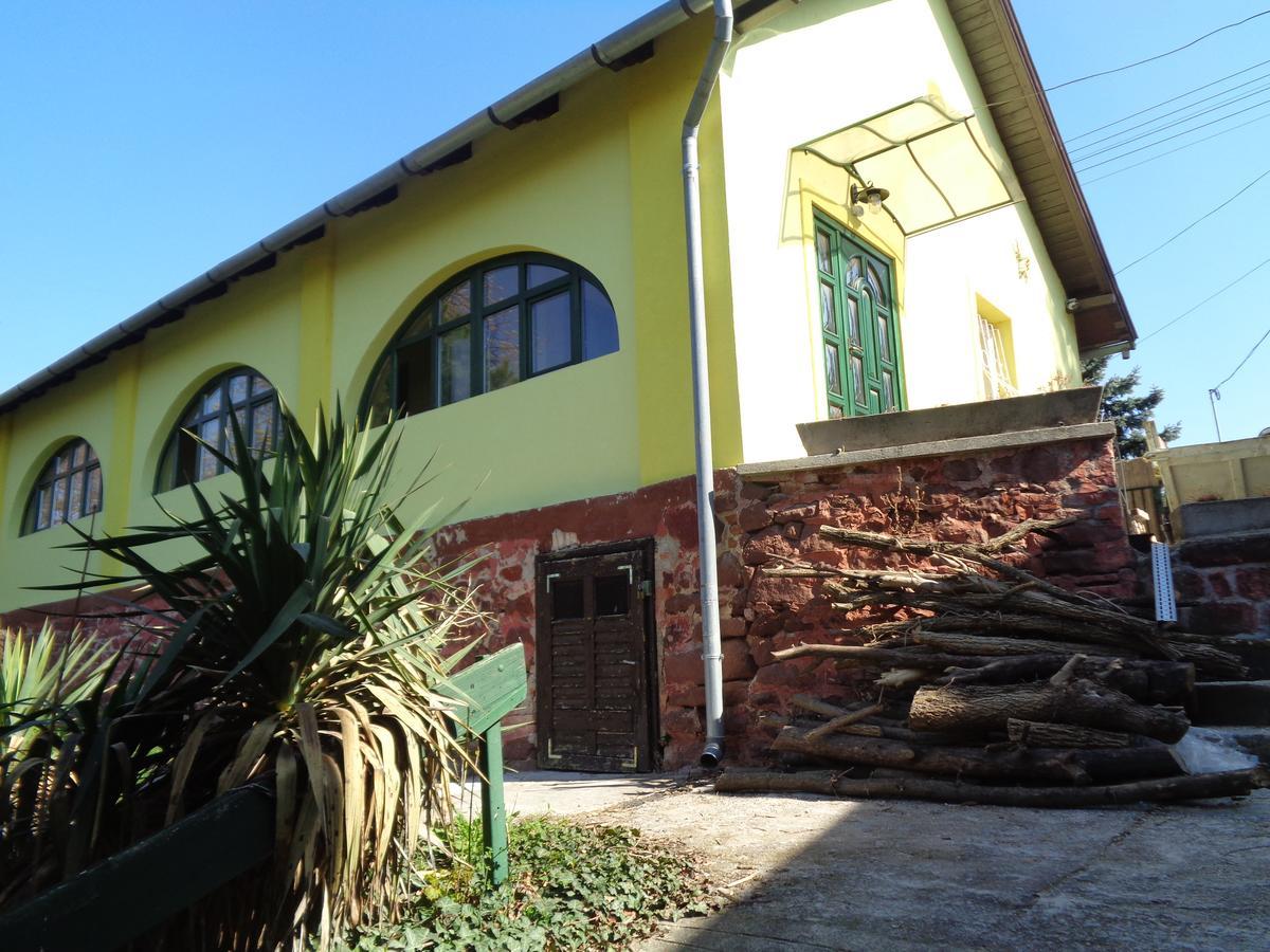 Arnyas Park Apartmanhaz Bed & Breakfast Balatonalmadi Exterior photo