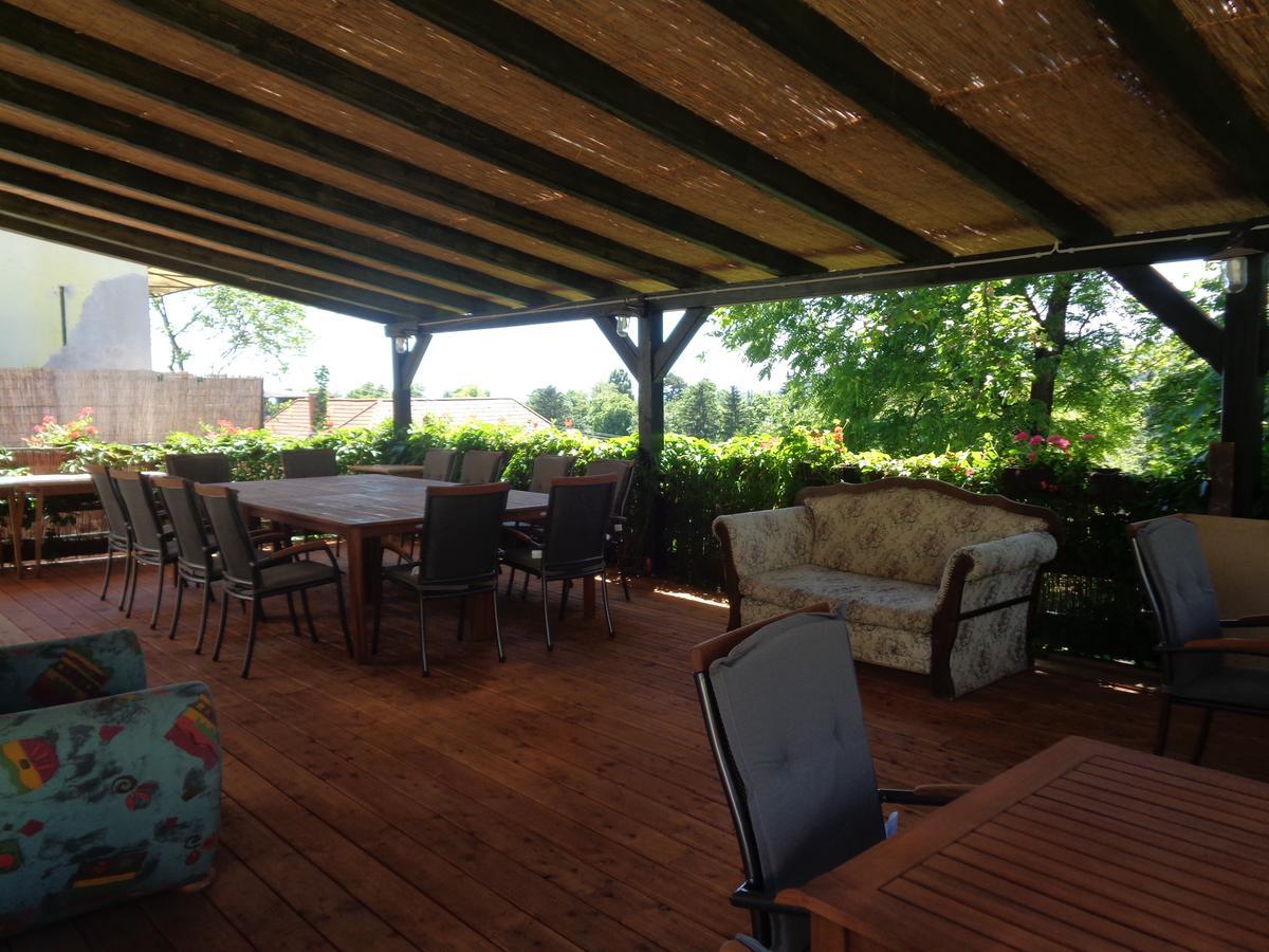 Arnyas Park Apartmanhaz Bed & Breakfast Balatonalmadi Exterior photo