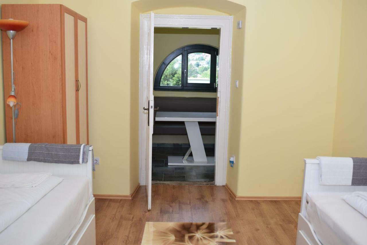 Arnyas Park Apartmanhaz Bed & Breakfast Balatonalmadi Exterior photo