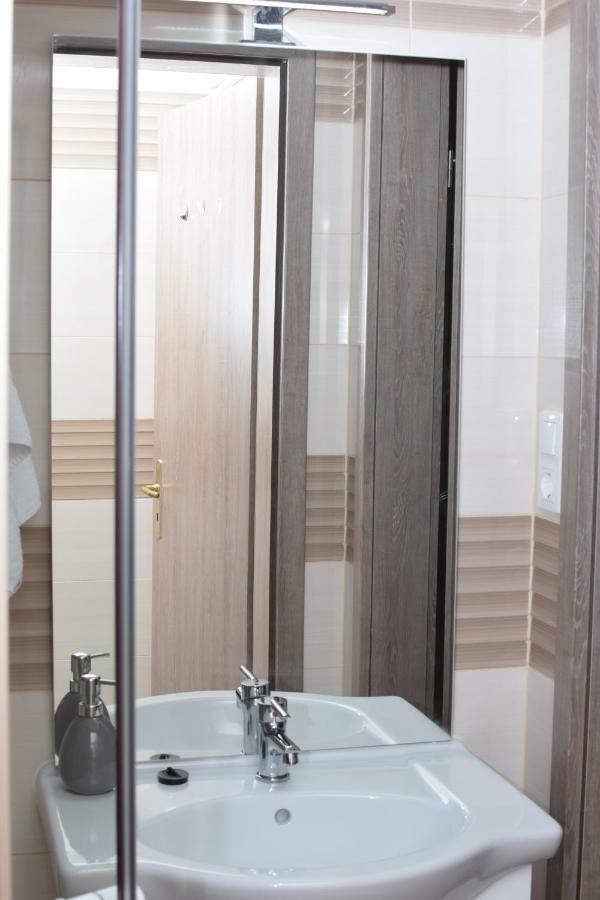 Arnyas Park Apartmanhaz Bed & Breakfast Balatonalmadi Exterior photo