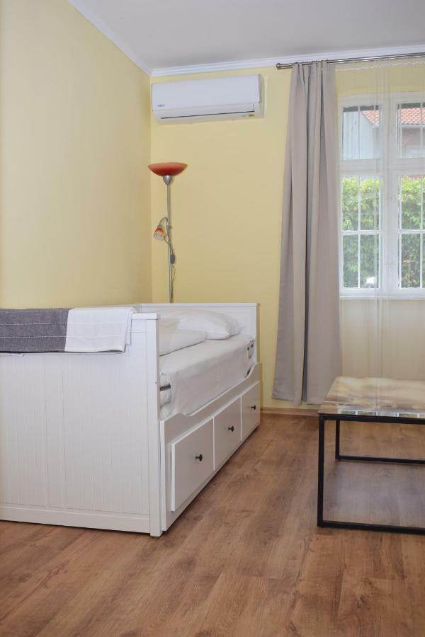 Arnyas Park Apartmanhaz Bed & Breakfast Balatonalmadi Exterior photo