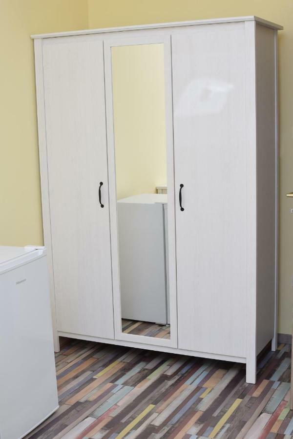Arnyas Park Apartmanhaz Bed & Breakfast Balatonalmadi Exterior photo