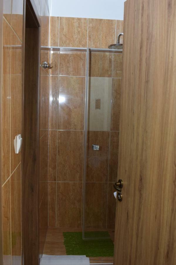 Arnyas Park Apartmanhaz Bed & Breakfast Balatonalmadi Exterior photo